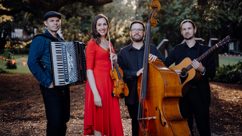 Estampa standing with their instruments