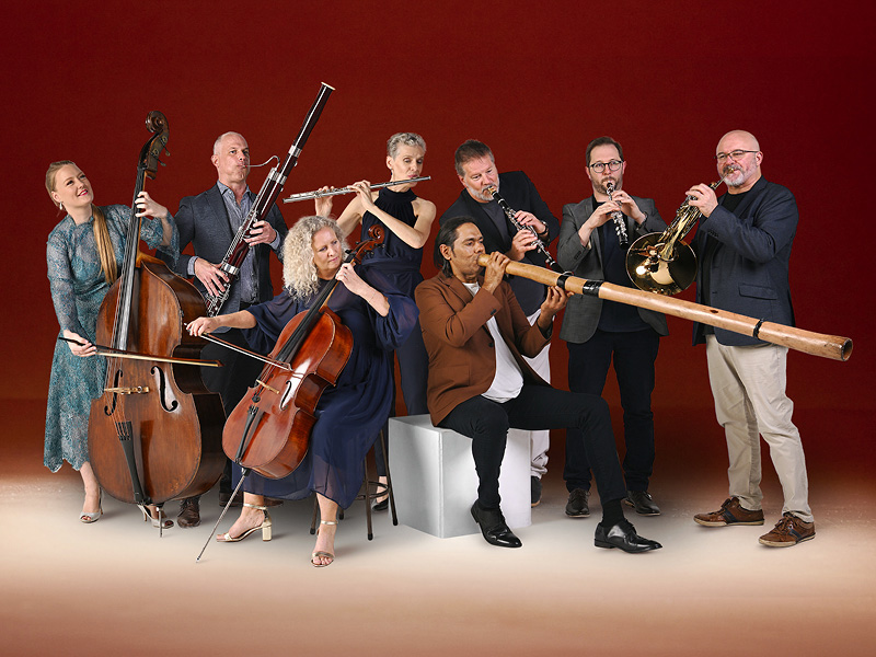 Ensemble Q & William Barton. Photo by Lyndon Mechielsen.